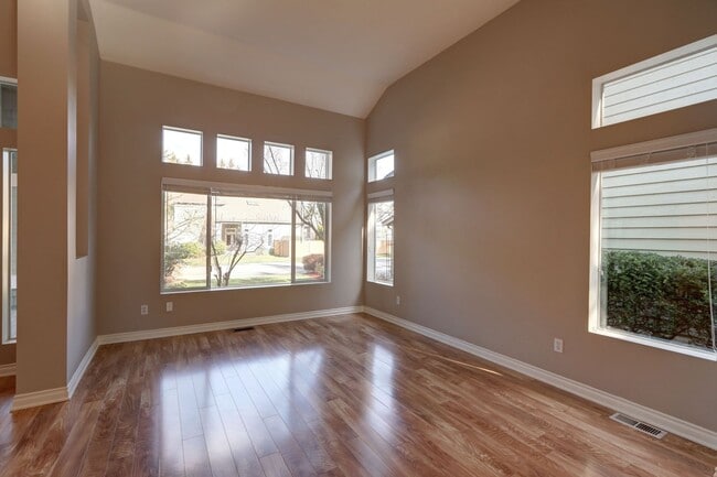 Photo - Beautiful 3bd, 2.5ba Home in Klahanie Avai...