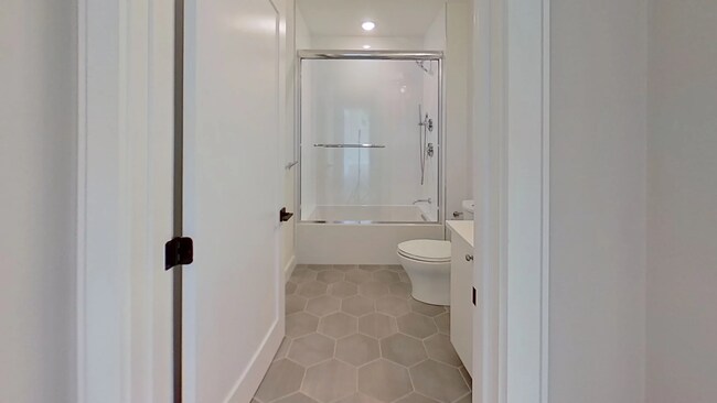 Photo - 104 Warren St