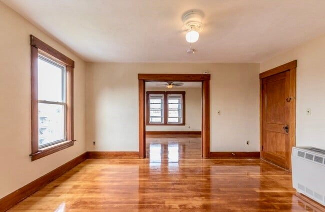 Building Photo - 55 Nichols St Unit 3