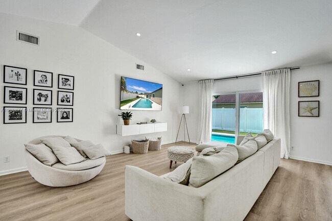 Photo - 18998 Cloud Lake Cir