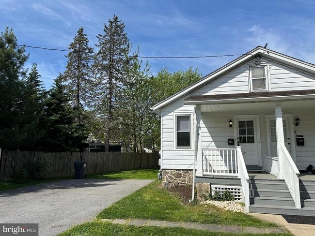 Photo - 28 S 5th St House