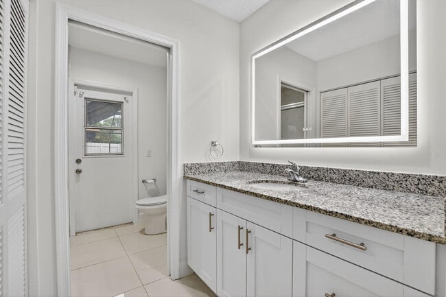 Photo - 488 NW 13th St