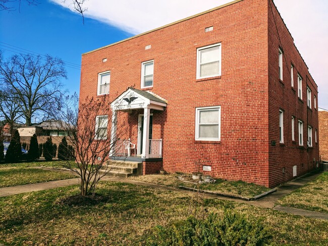 Building Photo - 3538 Floyd Ave Unit Apt. 02