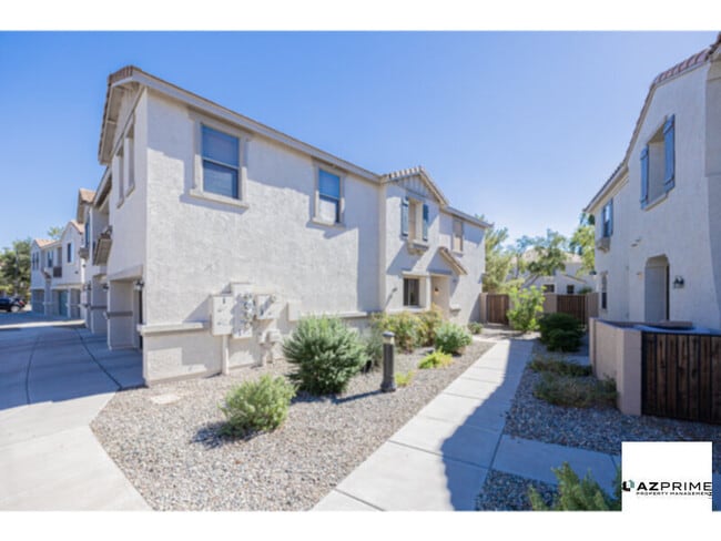 Photo - Welcome to this Stylish and Updated 3/2.5 ...