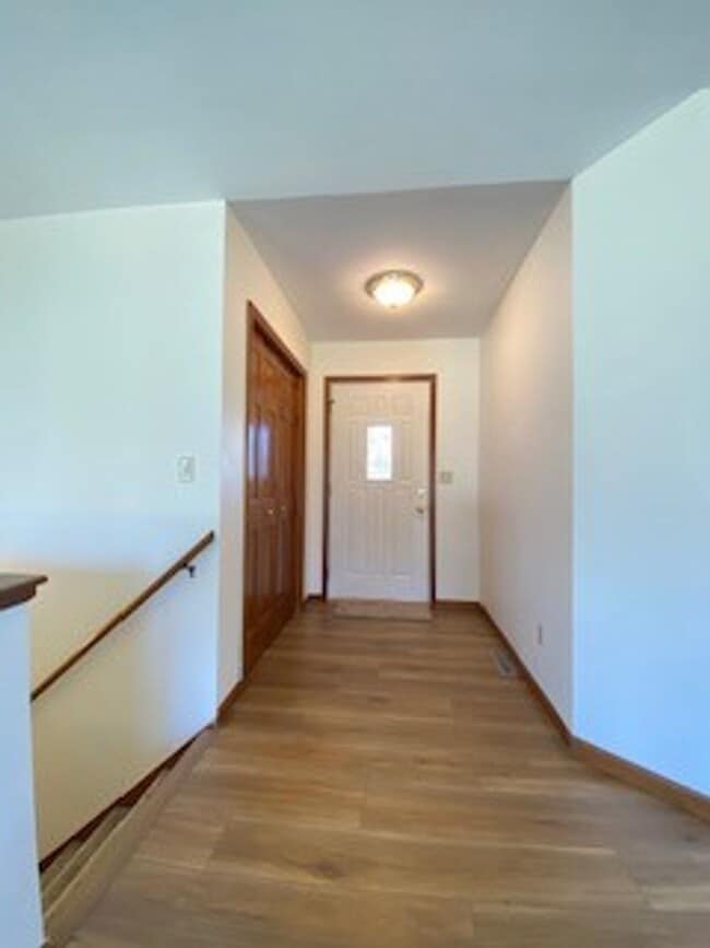 Building Photo - 3 Bedroom/2 Bathroom Home in the Gardens!