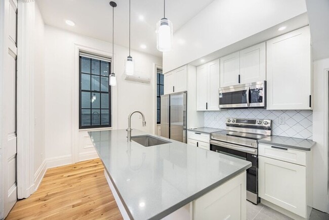 Building Photo - 1121 Dayton St Unit 101