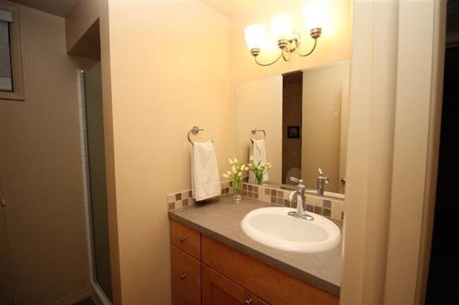 Photo - 906 Summit Dr
