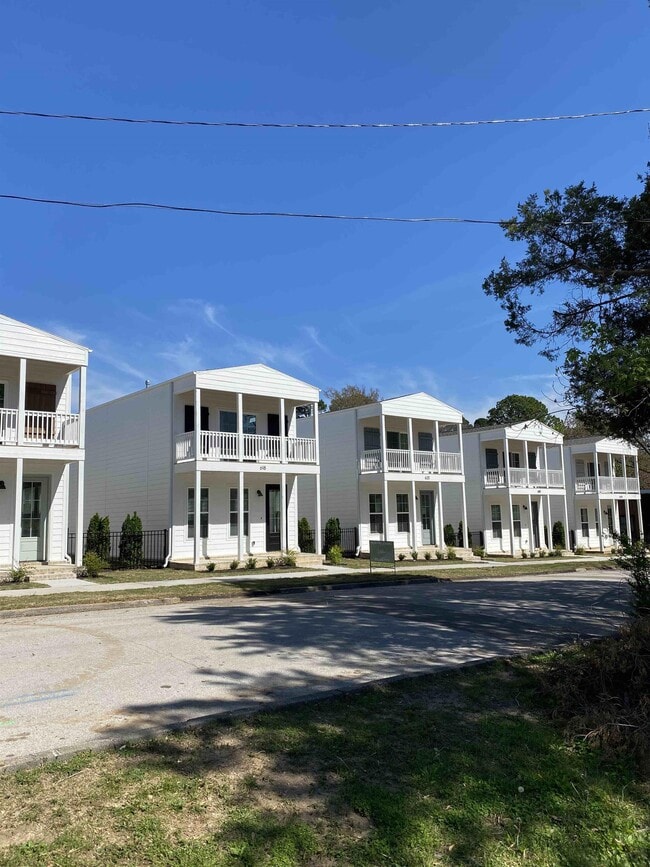 Building Photo - 1041 S Hollywood Ave Rental