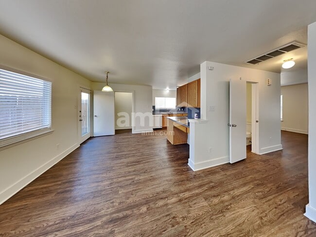 Photo - 817 Lightningbug Ln