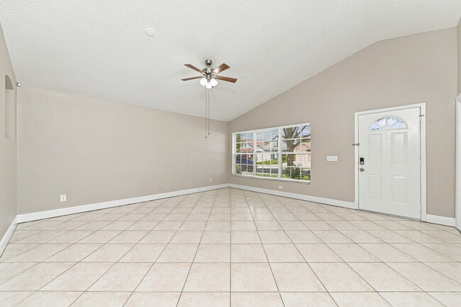 2640 Woods Edge Cir