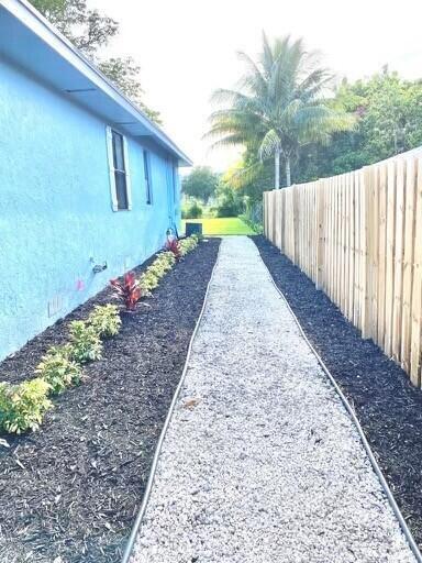 Photo - 610 SE 2nd Ave