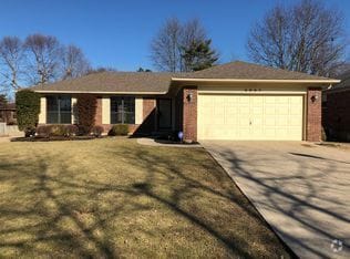 Building Photo - Beautifully Renovated 3 Bedroom 2 Bath Hou... Rental