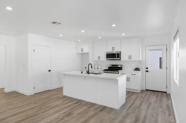 Photo - 4723 Albury Ave Unit 4723