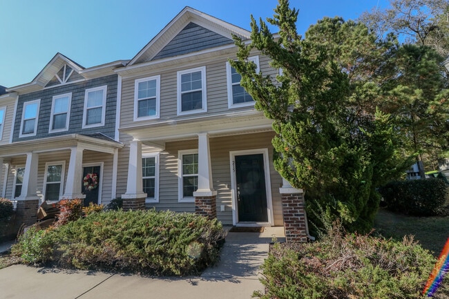 Building Photo - 215 Favorite Dr