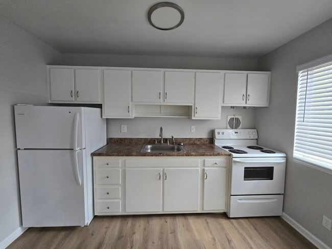 Photo - Parklane Apartments