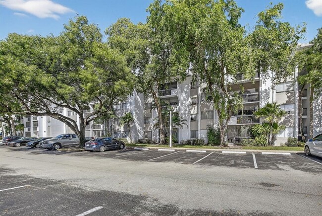 Photo - 711 N Pine Island Rd Unit 305