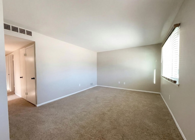 Photo - 7912 Pine St