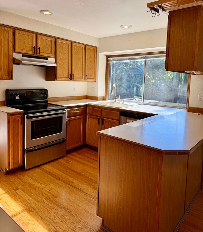 Photo - 4 Bed / 2.5 Bath Education hill in Redmond 2-story home $4,295/month
