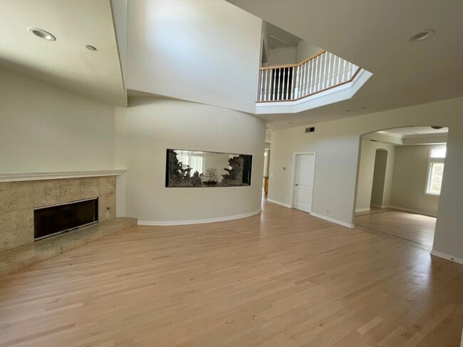 1120 Steinhart Ave