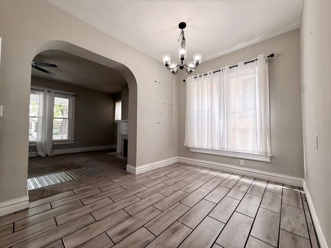 Photo - **Hawthorne Place** Pet Friendly 5 Large Bedrooms 2 Full Baths!