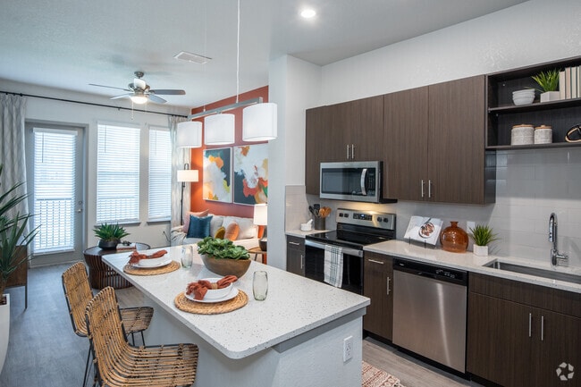 1BR, 1BA, - 638SF