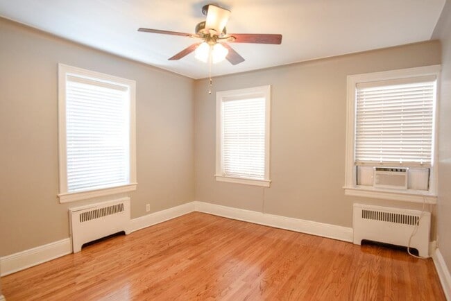 Building Photo - 457 Jersey Ave Unit 1R