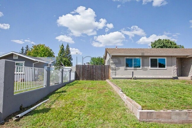 Photo - 2307 N Cirby Way