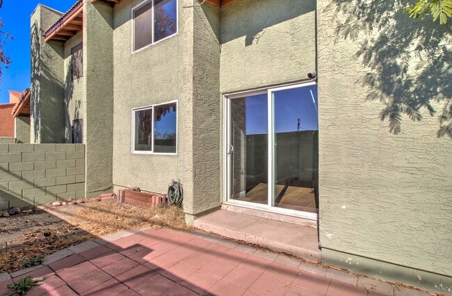 Photo - 2202 W Glenrosa Ave