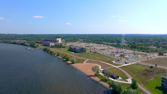 Photo - LAKE VIEW- 3 Bedroom Condo Unit 115