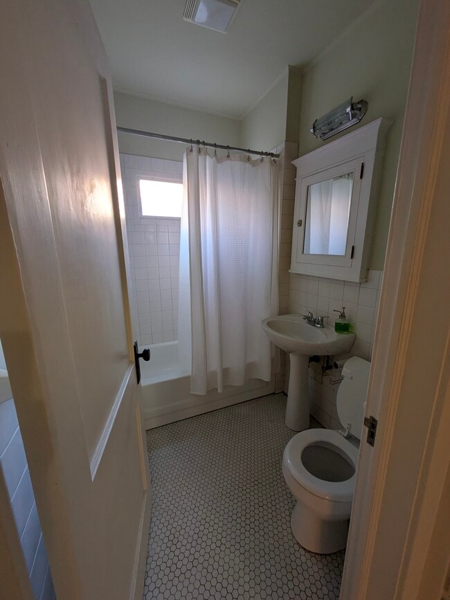 Photo - 3231 Fremont Ave S Unidad 3231