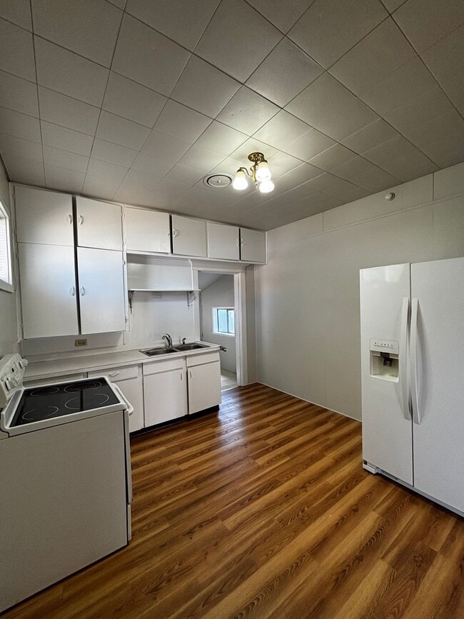 Photo - 1246 N Main St