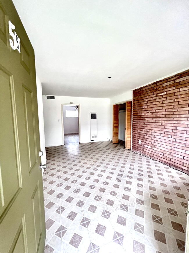 Building Photo - 3834 Glen Arbor Dr Unit 5B