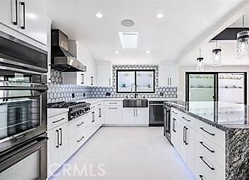 Photo - 10452 Le Conte Ave