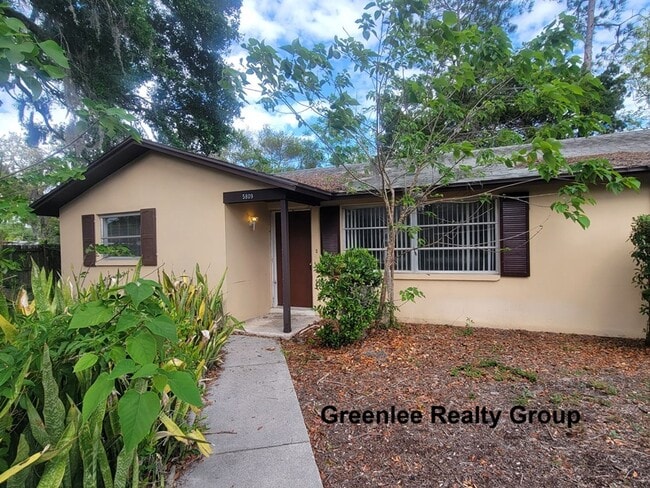 Building Photo - Spacious 2 Bed/ 1 Bath Triplex Apt. Trash and Lawn Included!