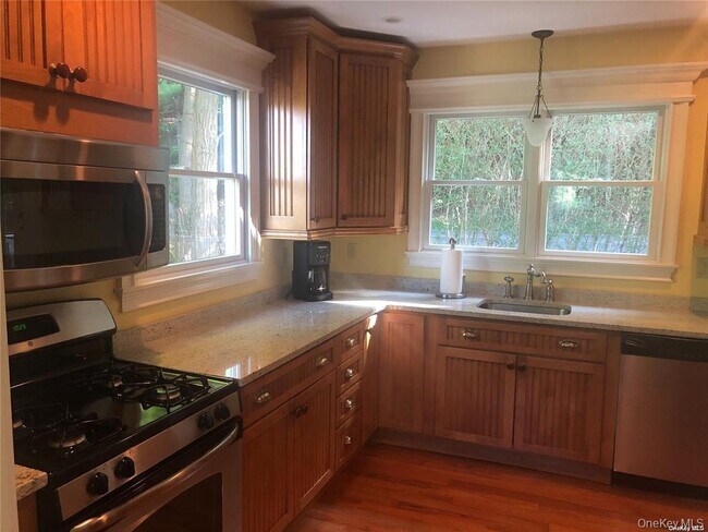 Photo - 442 River Rd