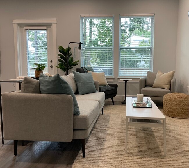 Building Photo - 2226 Joan Ave Unit 6