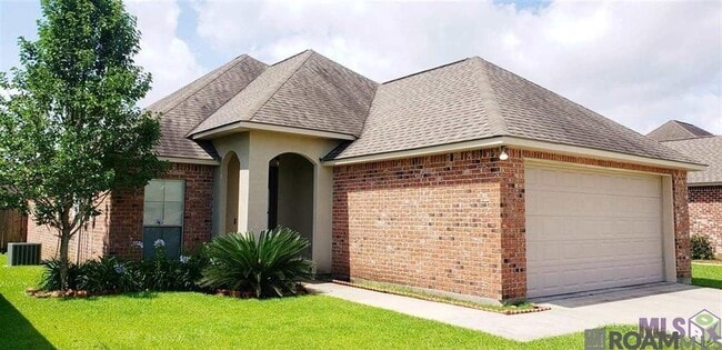 Building Photo - 15070 Coldwater Dr