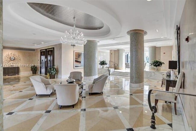 Building Photo - 6917 Collins Ave Unit 6917 Collins Ave # 915