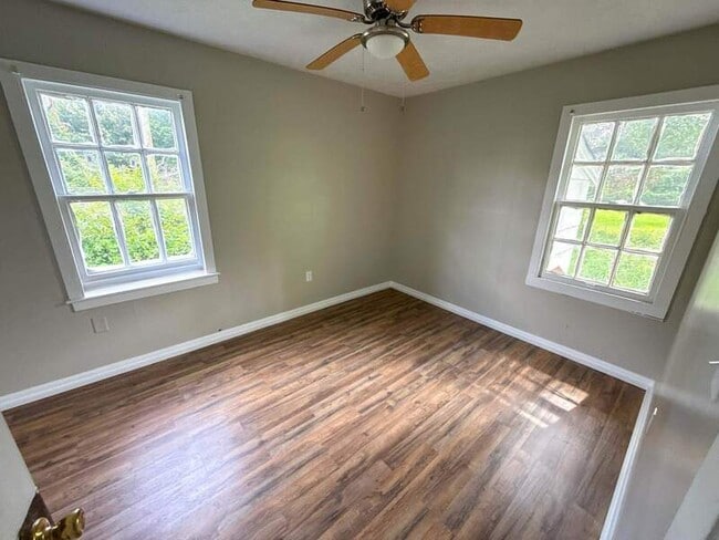 Photo - 402 Willaman St