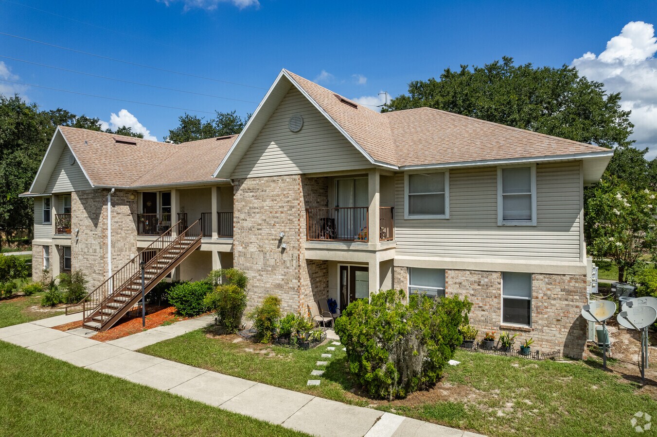 1799 N County Road 19A Eustis, FL 32726-1908 - Devonshire Apartments