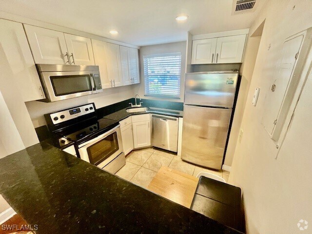 Building Photo - 150 Turtle Lake Ct Unit 107 Rental