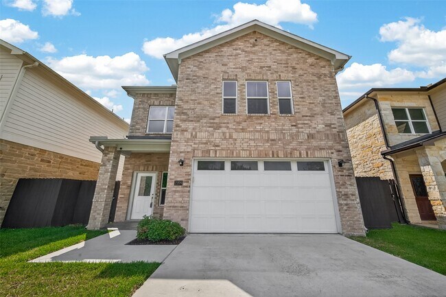 Photo - 2209 Silverbonnet St