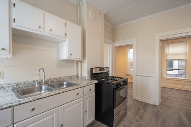 Photo - 629 4th Ave