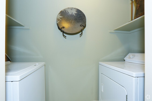 1BR, 1BA - The Pueblo Laundry