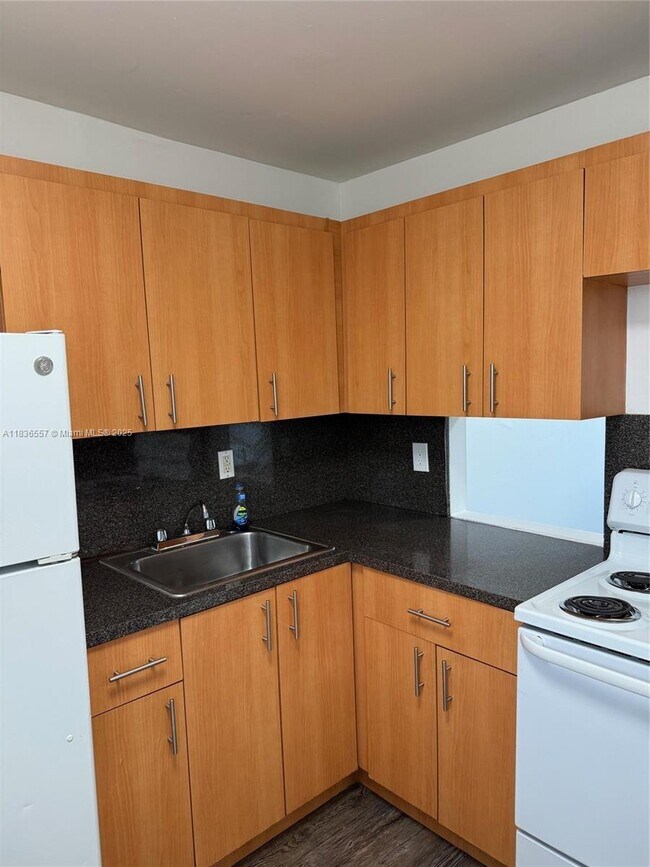 Photo - 528 Meridian Ave Unit 404