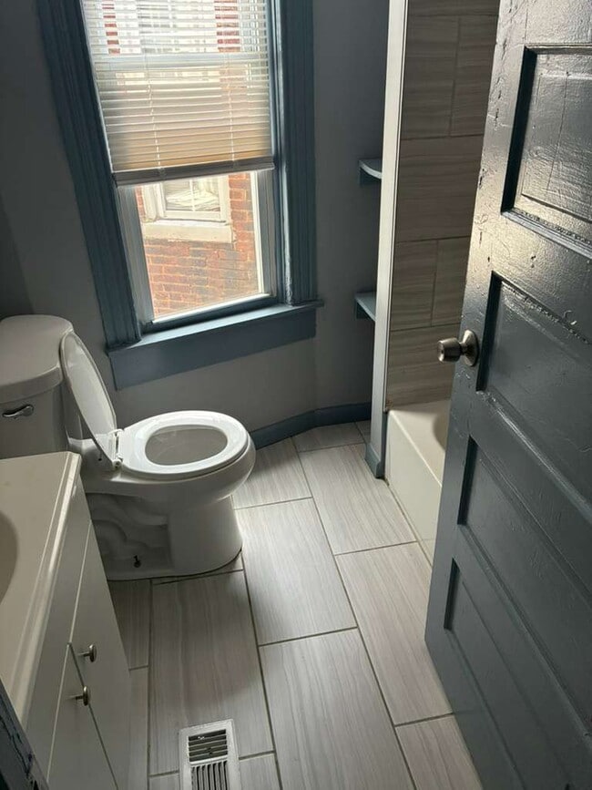 Photo - 2832 Parkwood Ave