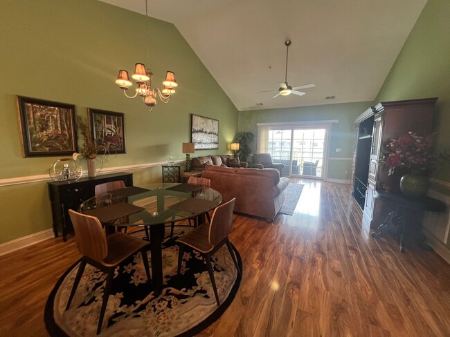 Photo - Myrtle Beach - 2 Bedroom / 2 Bath Furnished Condo Unit 402