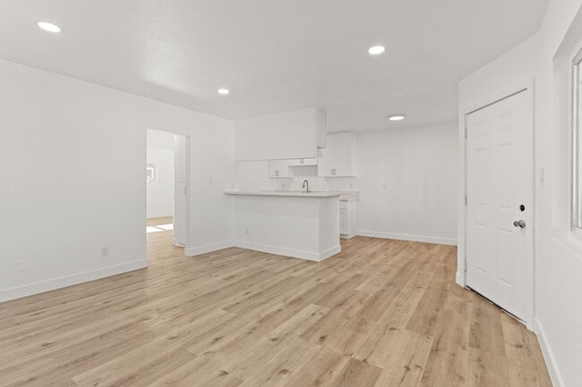 Building Photo - 927 Daisy Ave Rental