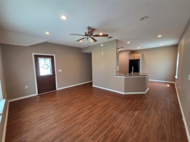 Photo - 438 Spence Ln