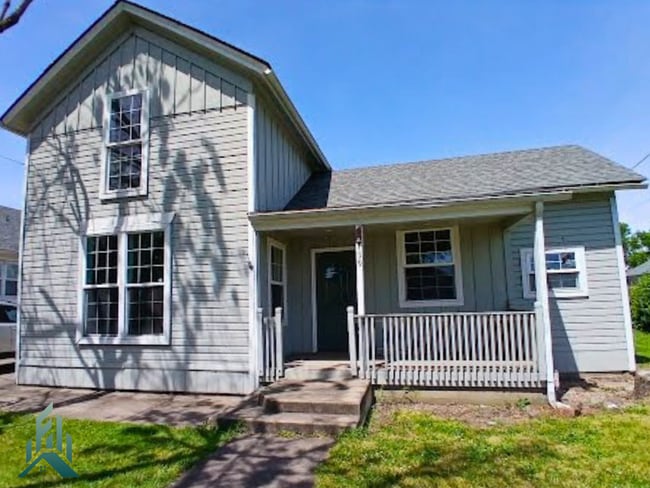 Building Photo - 3 bedroom, 1 bath cozy home